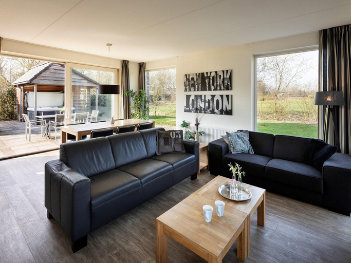 Others 5, Villa with hot tub and jacuzzi, De Wolden