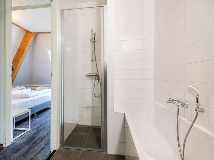 Bathroom 3, Villa in Banjaard near Sandy North Sea Beach, Noord-Beveland