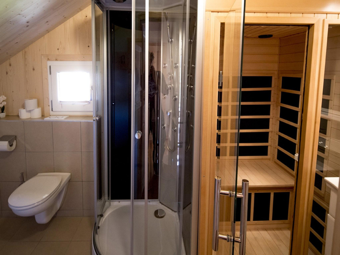 Bathroom 3, Attractive chalet with hot tub, Murau