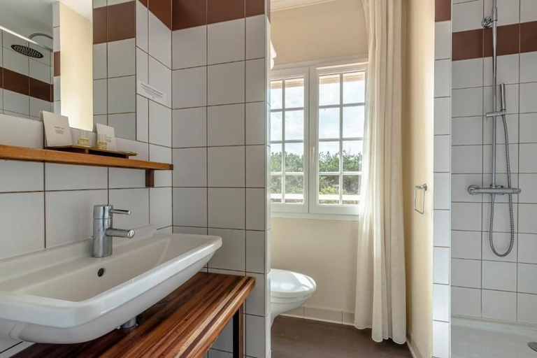 Bathroom, Hôtel de L'Océan, Landes