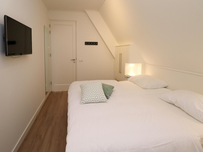 Bedroom, Lakeside Villa with Terrace, Lemsterland