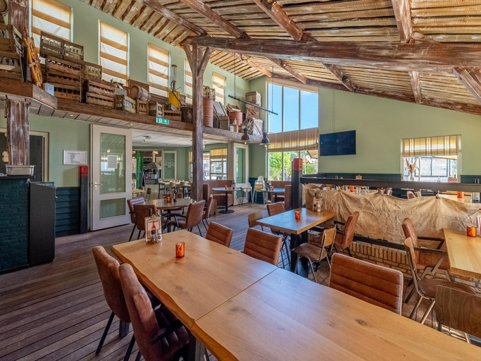 Food & Drinks 5, Hollum Villa with Shared Pool, Ameland