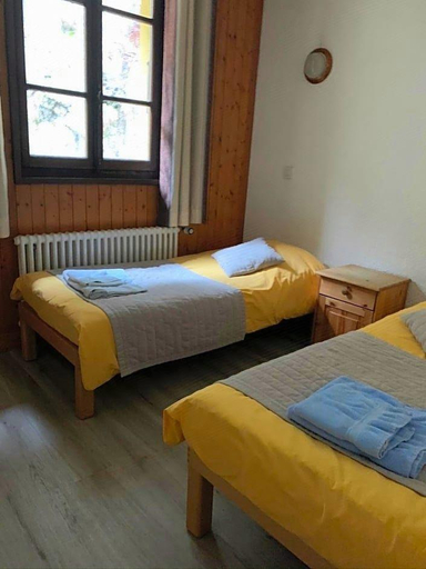 Bedroom 2, Hotel des Lacs, Haute-Savoie