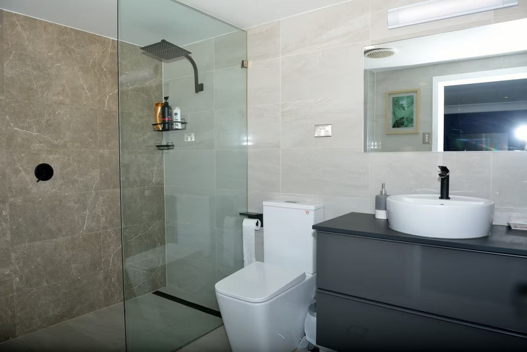Bathroom, Cozy Mountain Cottage, Blue Mountains