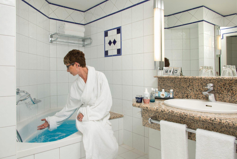 Bathroom 5, Vichy Spa Hotel Les Celestins, Allier