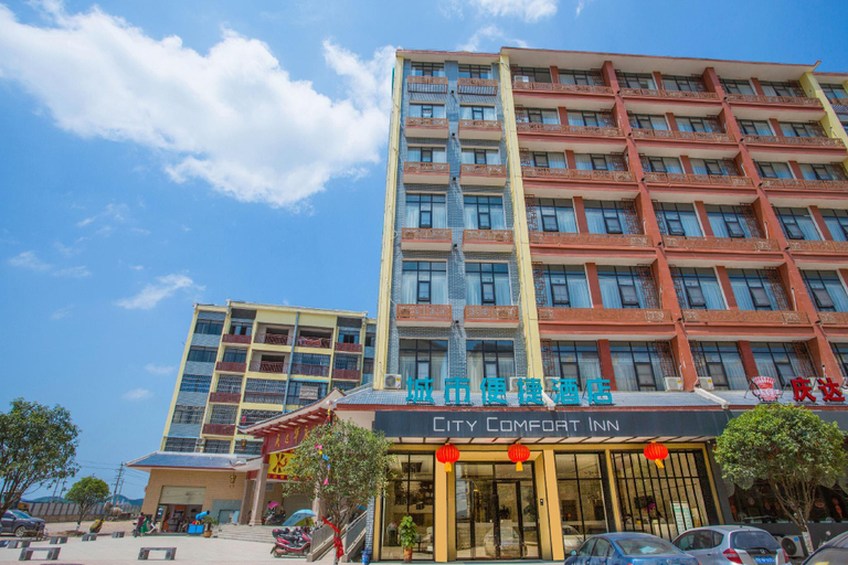 Exterior & Views