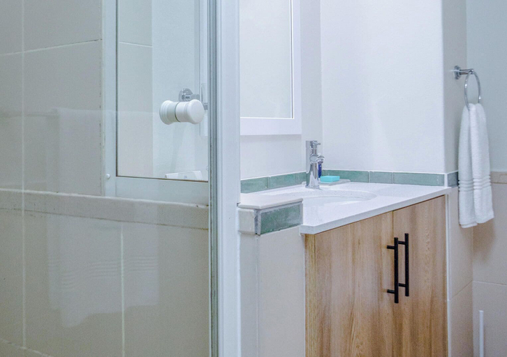 Bathroom 5, Lagoon Beach Hotel & Spa, City of Cape Town