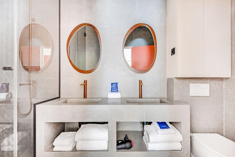 Bathroom 3, Modern Apartment - 2bd/8p - Place D'italie, Paris
