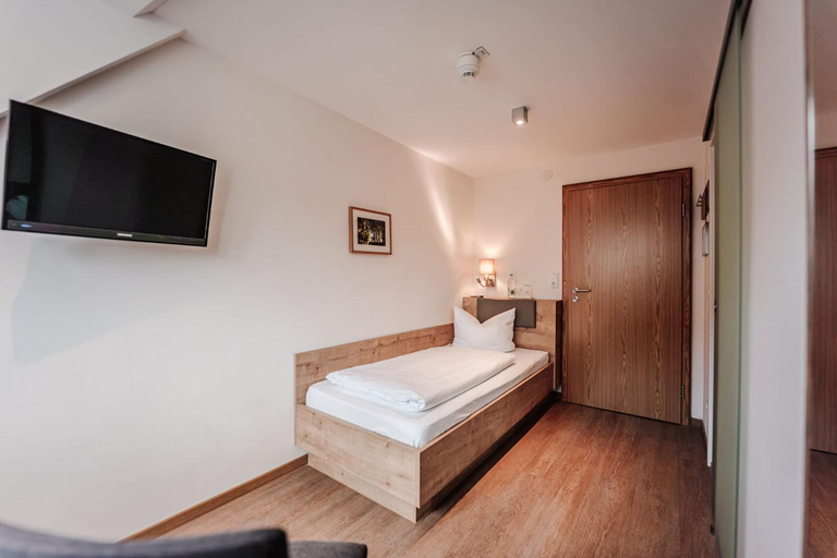 Bedroom 2, Hotelgasthof Bayerischer Hof, Amberg-Sulzbach