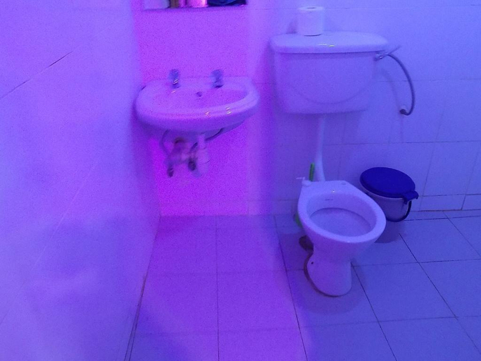 Bathroom, Star Royal Motel, Jinja