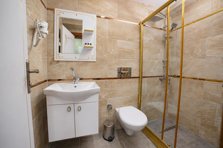 Bathroom 3, Hotel Aksaray, Fatih