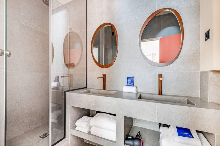 Bathroom 5, Modern Apartment - 2bd/8p - Place D'italie, Paris