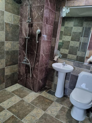 Bathroom 4, Hotel Seaworld, Jung