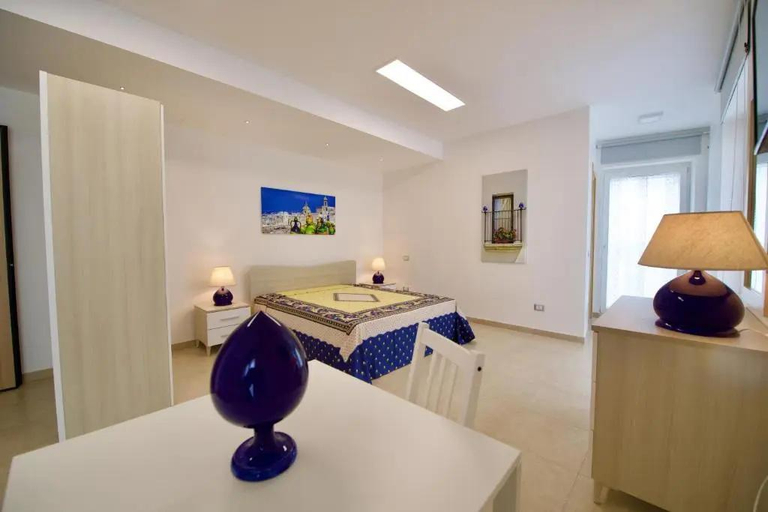 Bedroom 2, Domus Le Ceramiche, Taranto