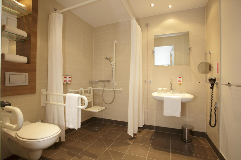 Bathroom 5, H4 Hotel Berlin Alexanderplatz, Berlin