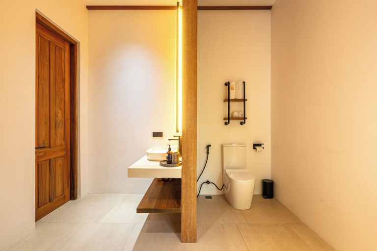 Bathroom 4, Alpha Villa by Betterplace, Gianyar