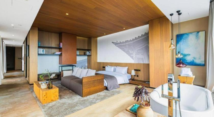 Bedroom 2, Erhai Lake Seclusion Life, Dali Bai