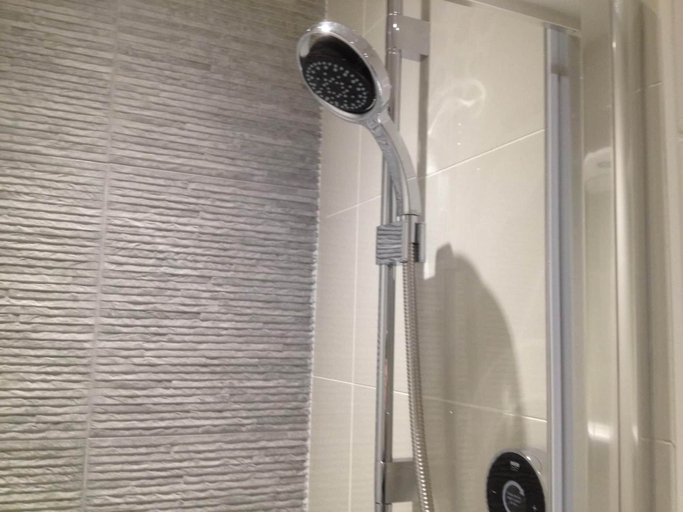 Bathroom 4, LA B and B Guest Accommodation, West Sussex