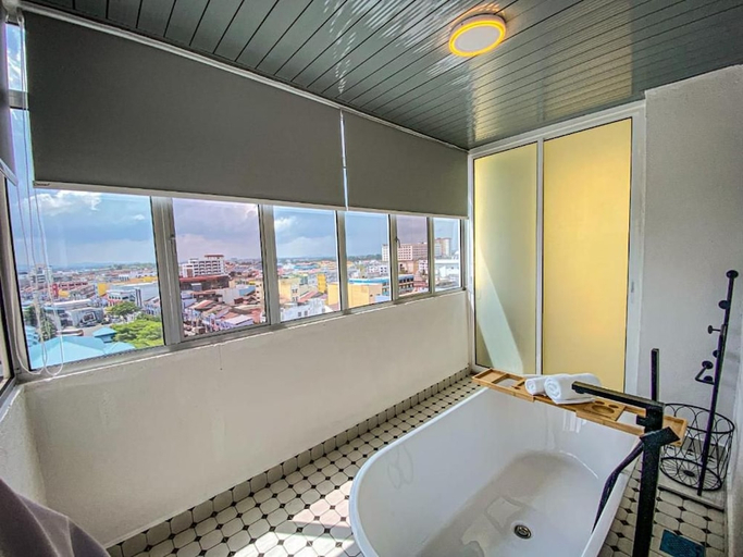 Bathroom 3, Muar Traders Hotel, Muar