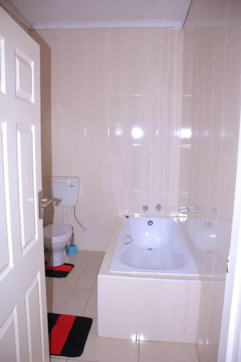 Bathroom 3, Rest & Digest, Serowe