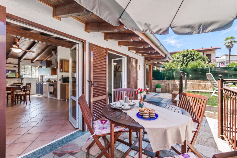 Outdoor dining 3, Casa Rolè, Novara