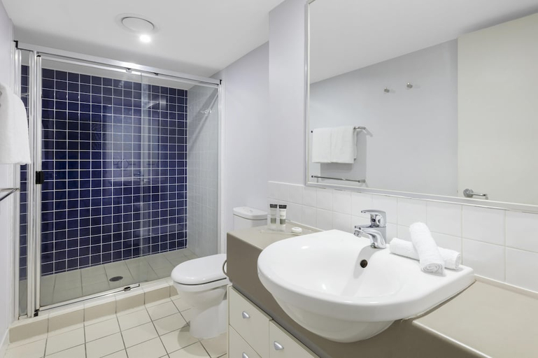 Bathroom, Oaks Brisbane Lexicon Suites, Brisbane