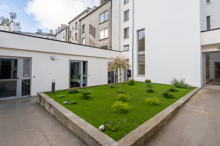 Exterior & Views