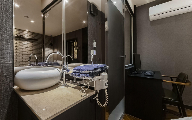 Bathroom 2, Busan Suyeong Hotel Smith, Suyeong