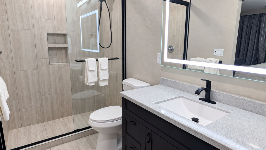 Bathroom 4, Days Inn by Wyndham Champaign/Urbana, Champaign