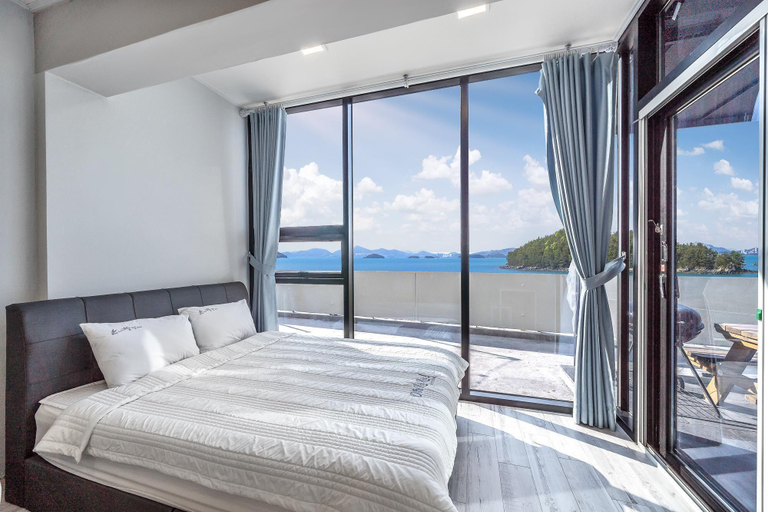 Bedroom 3, Yeosu Ulala Pension, Yeosu