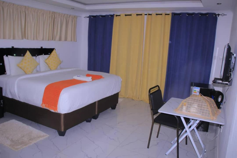 Bedroom 2, Rest & Digest, Serowe