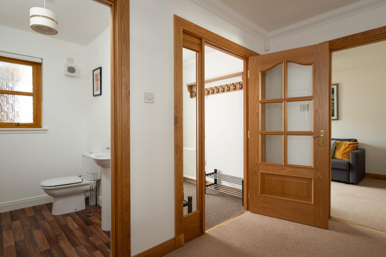 Bathroom 4, Snowmass Lodge - hot tub in Aviemore, Highland