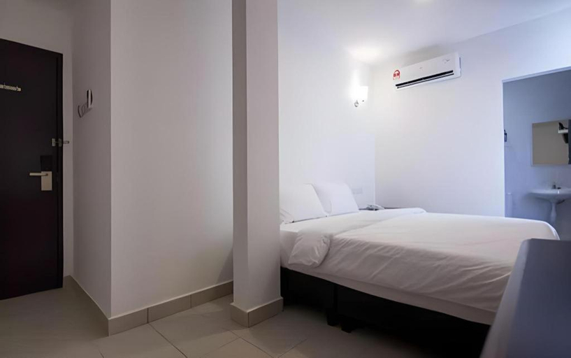 Bedroom 3, D Nice Hotel, Penang Island
