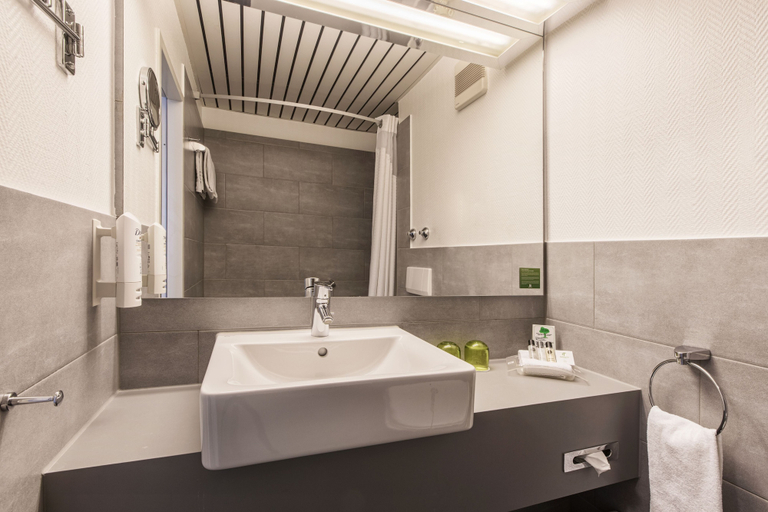 Bathroom 4, Holiday Inn DUSSELDORF - NEUSS by IHG, Rhein-Kreis Neuss