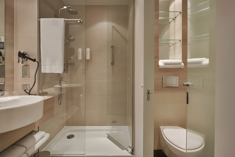 Bathroom 5, Leonardo Smart Hotel Berlin Alexanderplatz, Berlin