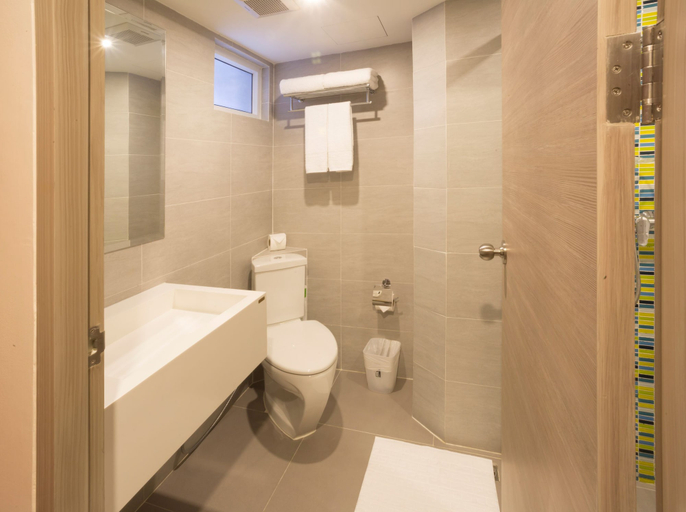 Bathroom 4, Ibis Styles Bangkok Sukhumvit 50, Khlong Toey