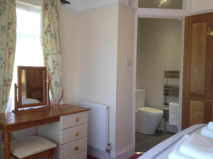 Bedroom 3, LA B and B Guest Accommodation, West Sussex