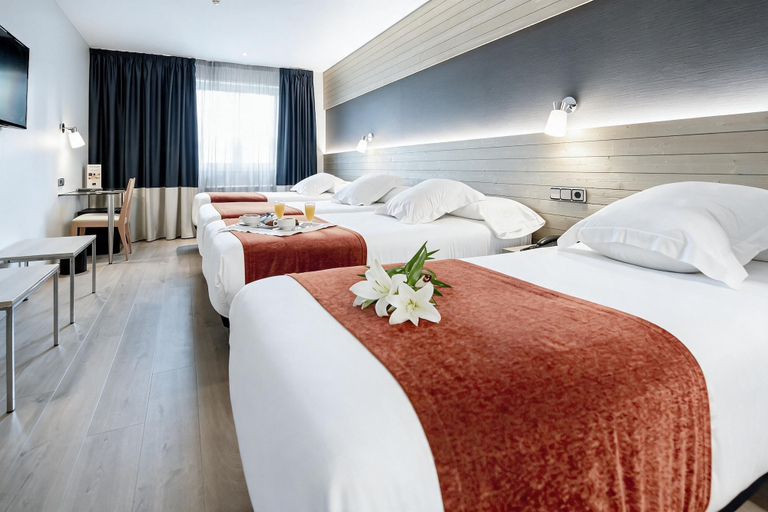 Bedroom 3, Hotel Avenida Coruña, A Coruña