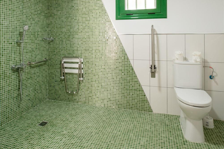 Bathroom 4, Hyde Park Lane, Las Palmas