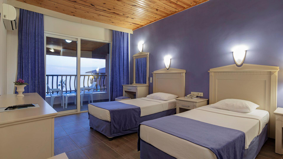 Bedroom 3, Club Turtas Beach - All Inclusive, Alanya