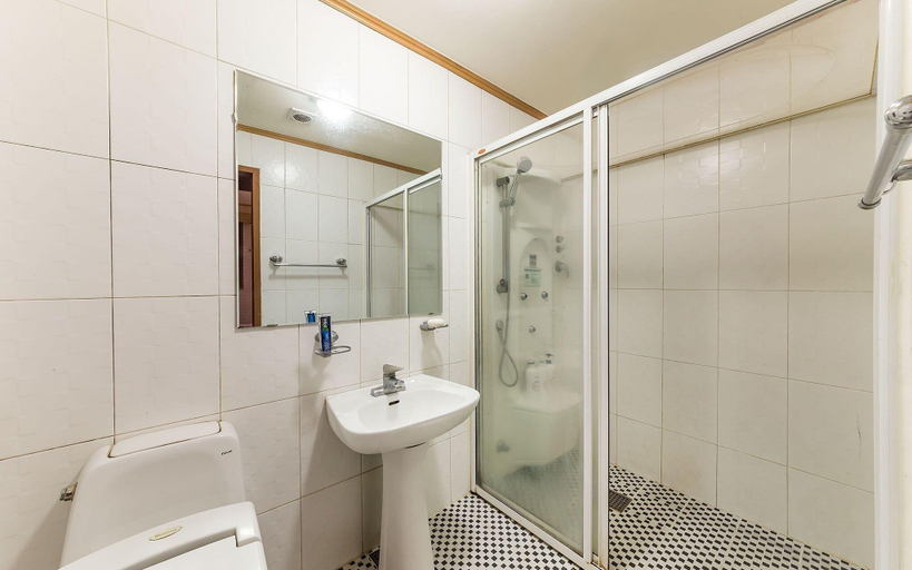 Bathroom 3, Suwon City Hall Station Soo, Suwon