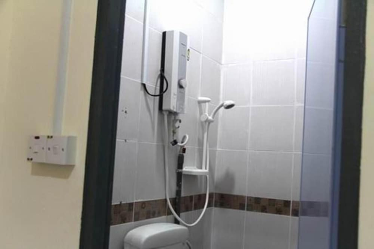 Bathroom 5, Kinabalu Poring Vacation Lodge - Hostel, Ranau