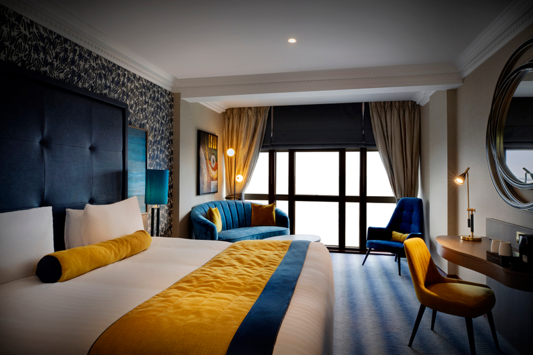 Bedroom 4, Leonardo Royal Hotel London City, London