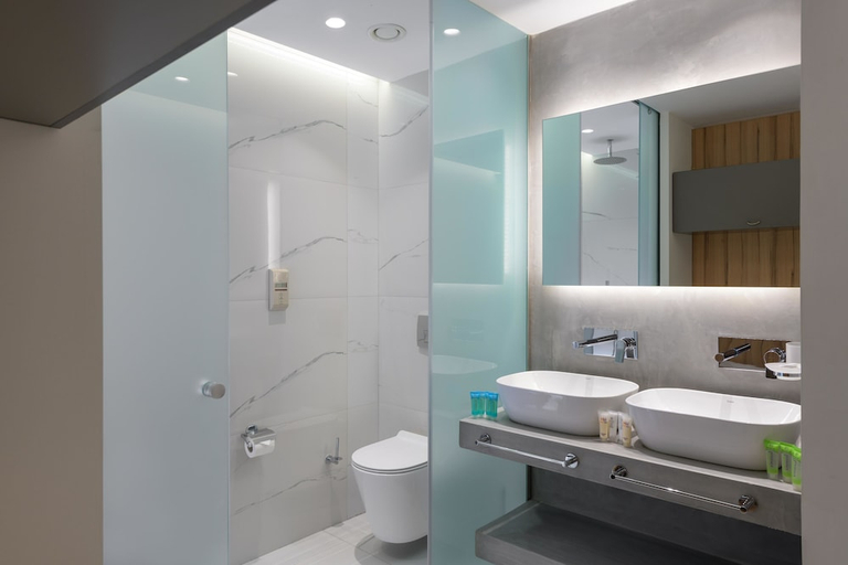 Bathroom 5, Avra Beach, South Aegean