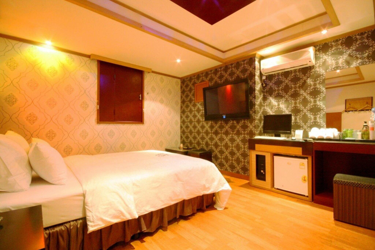 Bedroom 2, Suwon City Hall Station Soo, Suwon