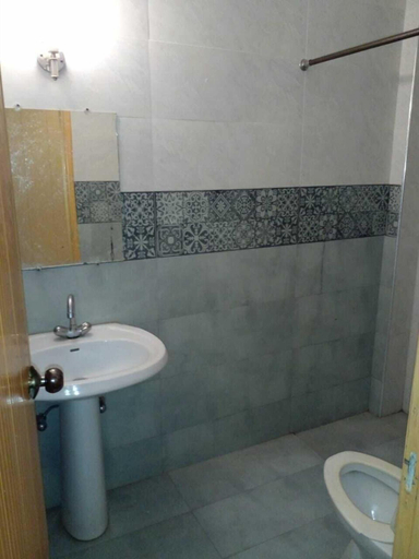 Bathroom 3, Hotel Mayfair Inn, Lahore