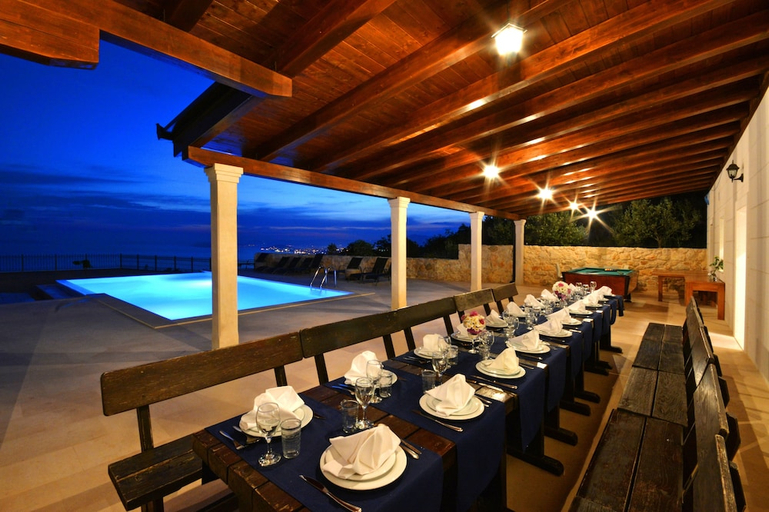 Food & Drinks 5, Apartments View 4 You, Podstrana