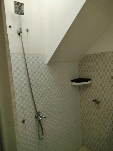 Bathroom 3, Galtri Homestay, Banyuwangi
