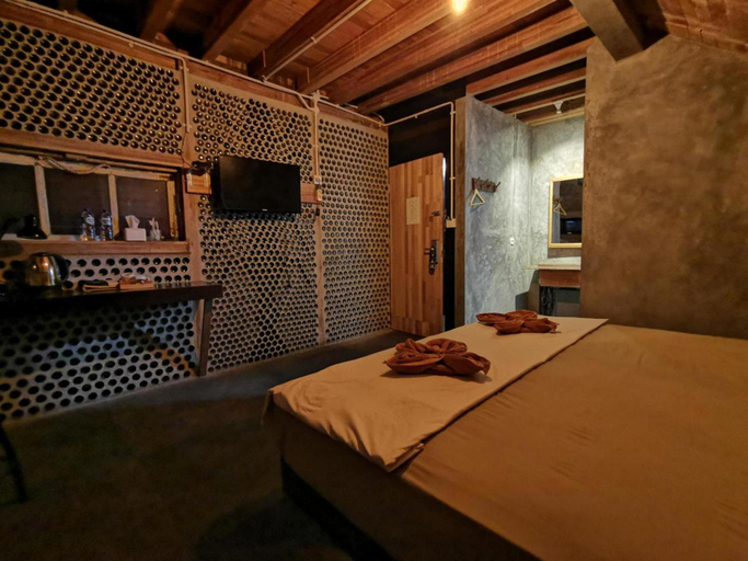 Bedroom 2, Bat & Arrow, Padang