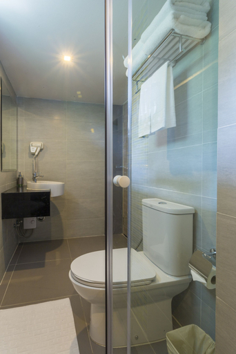 Bathroom 4, Ibis Styles Bangkok Sukhumvit 50, Khlong Toey
